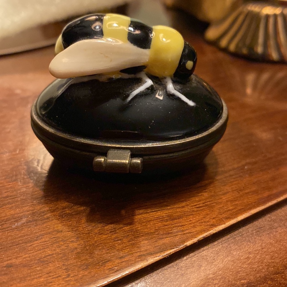 BUMBLE BEE TRINKET BOX